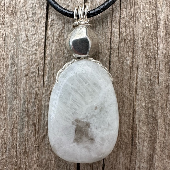 Rainbow Moonstone for Psychic Awareness, Lucid Dreaming and Protection. - Picture 3 of 8
